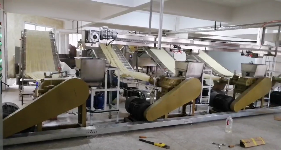 米線機(jī)調(diào)試現(xiàn)場(chǎng) 米線機(jī)調(diào)試現(xiàn)場(chǎng)